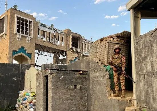 Pakistan, Afghanistan Agree on Eid Truce, Pause Military Operations