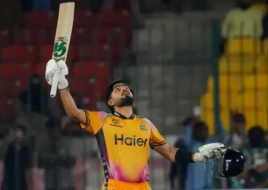 Peshawar Zalmi batter raises his bat and looks skyward in celebration after a standout innings, highlighting the team’s dominant performance in reaching the PSL 11 final.