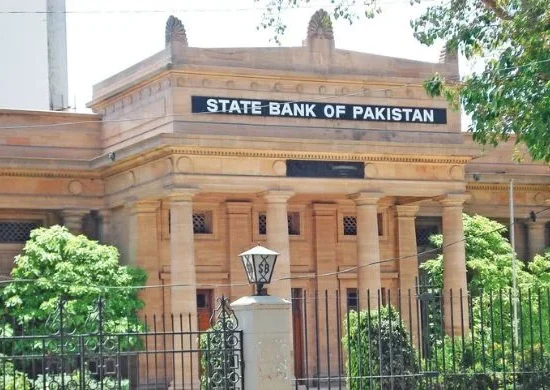 State Bank of Pakistan building in Karachi, representing the central bank’s decision to raise the policy interest rate to 11.5% amid inflation concerns.